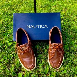 *Preowned - Nautica boat shoes. Size 8.5
